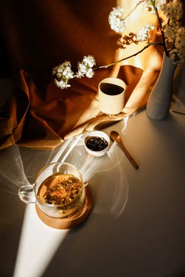 Drinking jasmine tea is pure relaxation, due to its aromatherapeutic properties